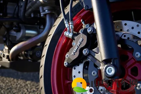 铃木推出 700 跨界车 V2 SV-7GX-2