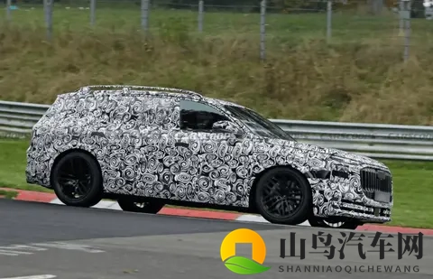 奥迪全新旗舰 SUV 谍照曝光，或为 Q9 Horch 豪华版，2026 年推出-1