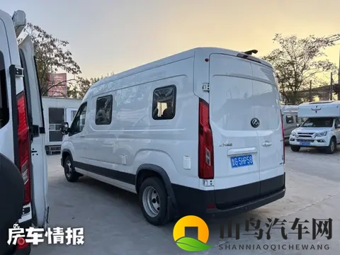 18万买长轴大空间房车!6座3张床自动挡,带10度电能洗澡做饭-1