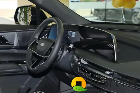 凯迪拉克XT5车机实测：33寸巨屏 + 8155芯片，比手机还好用？-2