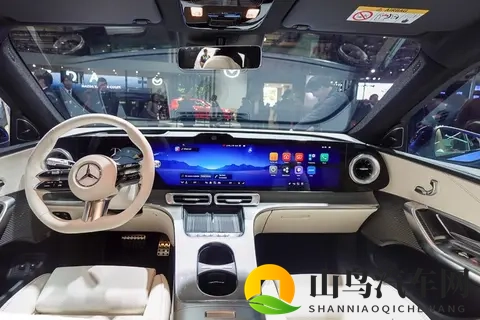 奔驰全新GLC纯电版实车实拍，这前脸确实很老钱-3