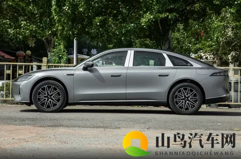 奇瑞推出的中大型车，长超5米+零百79s，15万可拿下，风云A9L-1