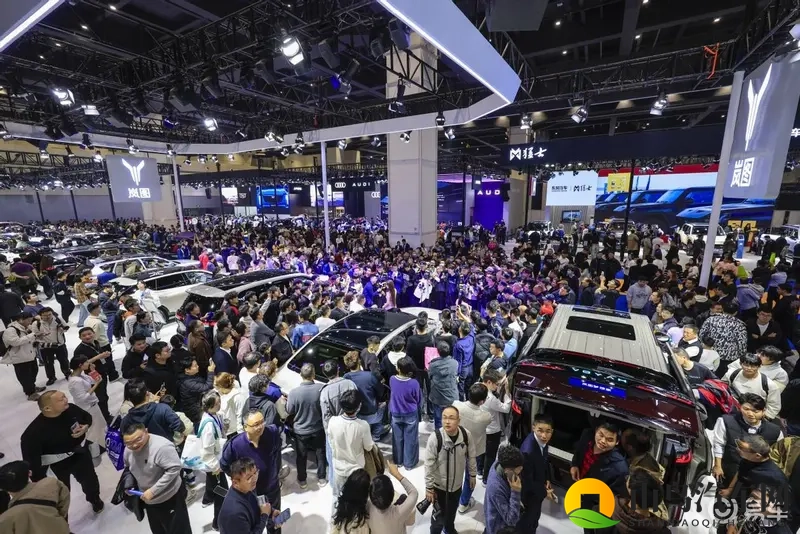 岚图泰山郑州车展首秀:中式豪华+华为黑科技,实力够狠-1