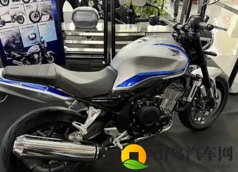 本田CB500SF到店实拍 4万级带电子离合 国产500级街车迎最强对手-2