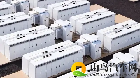 没有方向盘、脚踏板！特斯拉无人驾驶车亮相-1