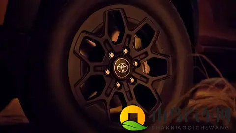 全新丰田Hilux正式露脸,皮卡天花板就是它?-2