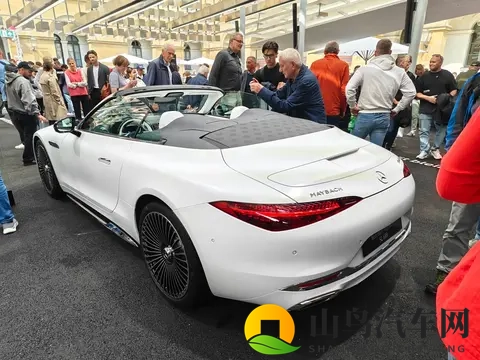迈巴赫首款双座敞篷跑车亮相！双拼色车身动感十足，配40T V8动力-1