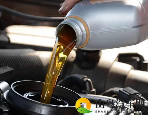 别瞎换机油！新手必记5个真相：避开3大伤车坑，每次保养省200+-1