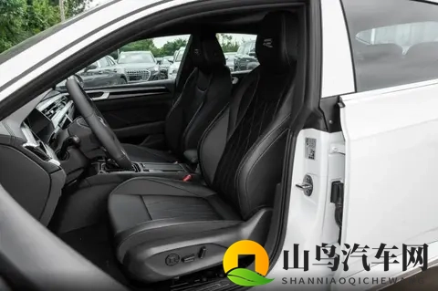 大众CC不再坚持,降价5万,无边框车门+掀背轿跑,如何选-3