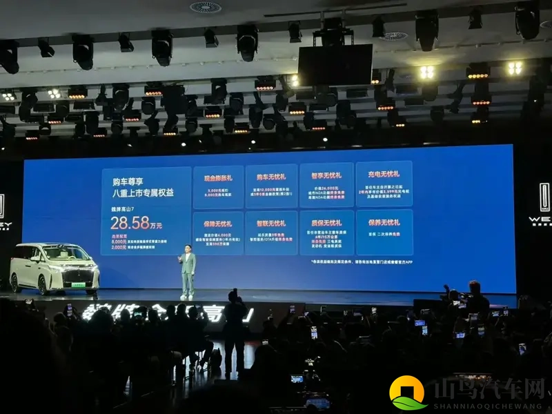 标配四驱混动,智能化配置拉满,这款MPV售28.58万元-1