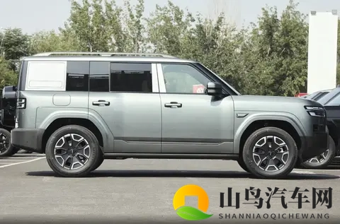 通勤不堵 + 露营能装！方程豹钛 7 把家用 SUV 玩明白了-2