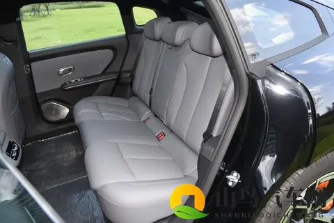 配激光雷达+磁流变悬架,深蓝L06预售13.99万起-1