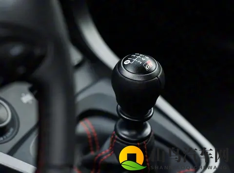 日系“小钢炮”，配GR运动套件，304匹马力、加速5秒，还有手动挡-2