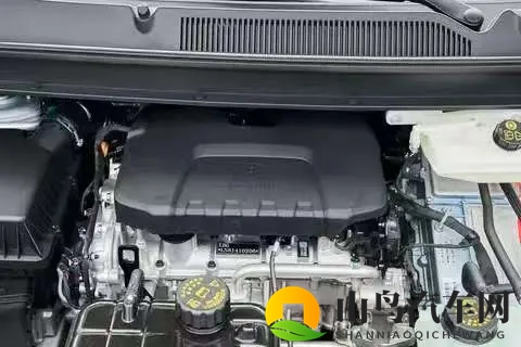 试过五菱星光730 PHEV才知道,十万级MPV也能满足一家人的需求-1