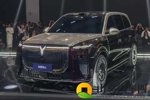 岚图第30万台车泰山下线！车长5米23，轴距3米12，综合续航1400km-2
