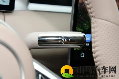 12 万级插混 SUV，凭啥敢砸场子？聊聊第三代蓝电 E5 PLUS-2