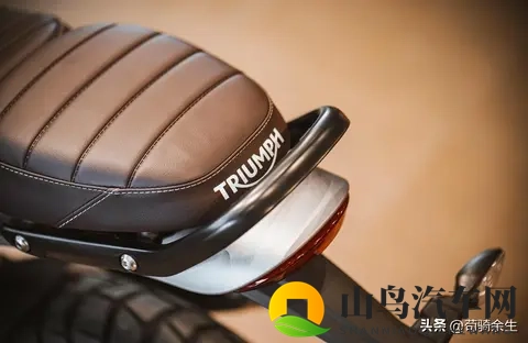 凯旋400价格崩盘？398cc发动机表现亮眼，二手车商承压？-3