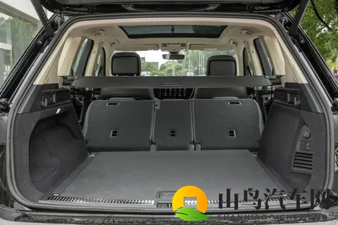 纯进口的中大型SUV，配20T发动机+空气悬挂，25款大众途锐能买？-3