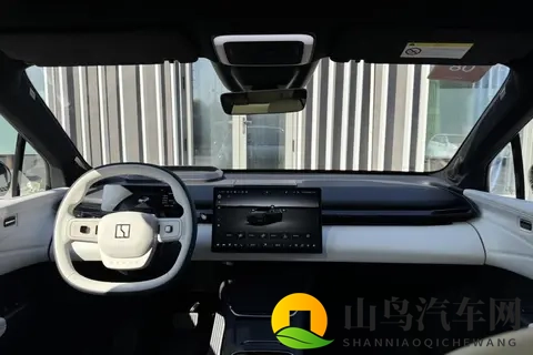 试驾极氪X精致臻享款,精致小车再进化!-1