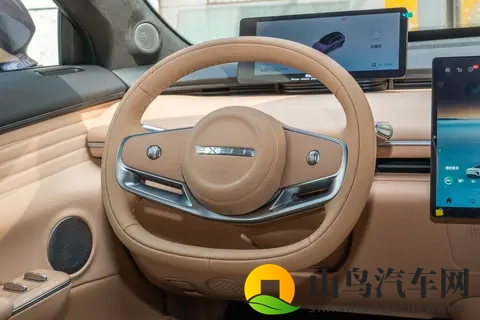 试驾2025款星纪元ET增程Max四驱：豪华实用大五座，全方位深体验-1