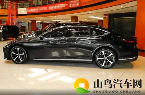 定位大型车，雷克萨斯LS配置分析，四款车型如何选？-3
