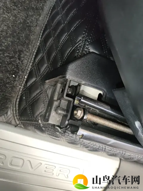 20款路虎揽胜：30T+8AT，8万公里一手车，豪华依旧！-1