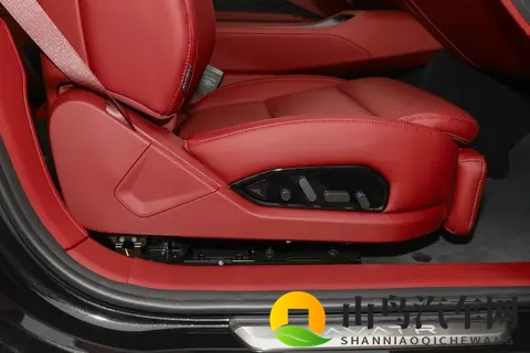 阿维塔12四激光版试驾体验:30万级豪华轿车的实用之选-2