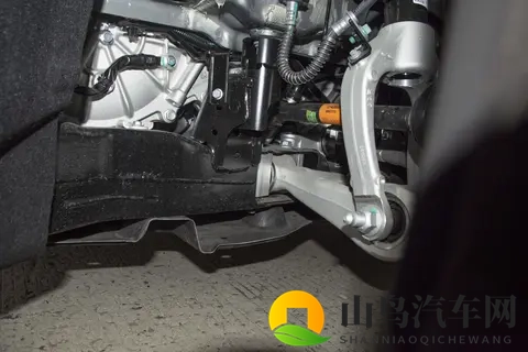 18万买C级SUV，轴距3米，油耗4L，还有空悬+CDC！-2