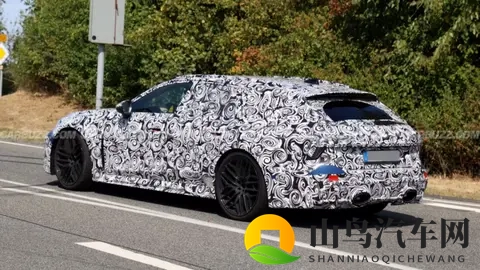 晚高峰新闻：与众08申报图曝光；奥迪RS6 Avant路试谍照透露混动身份；宾利确认年内将推新燃油车型-3