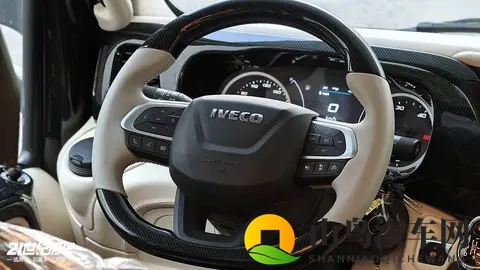 60万预算,别乱花!先看看由进口依维柯底盘打造的新星C600MAX房车-1