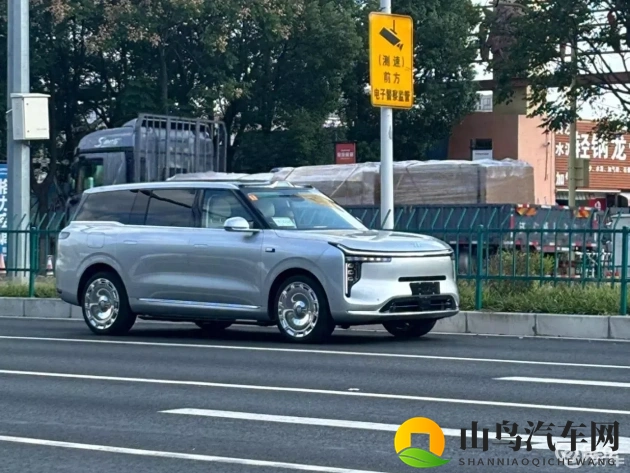 国产吃瓜：车市变革，智能座舱与东方美学引领新潮-1