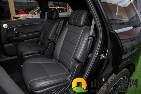 36万级大型6座SUV，配25T+8AT+四驱，实测油耗65L-2