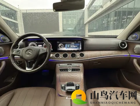 23万多拿下行政座驾,18款奔驰E300L,商务家用皆宜-3