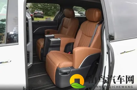 低油耗+大空间BUFF叠满，丰田赛那能选吗？家用就这么选-2