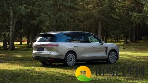 被猛男狂躁的小男生:猛男狂躁SUV,动感时尚,吸睛新宠-1