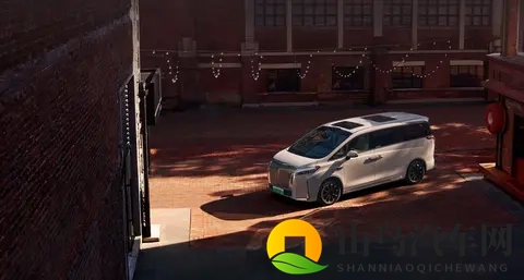 魏牌高山火力全开，其产品实力面对别克GL8也不“怂”-1