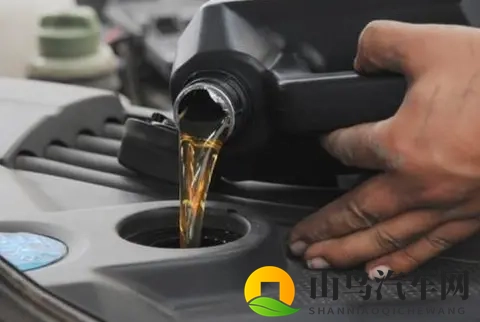 别瞎换机油！新手必记5个真相：避开3大伤车坑，每次保养省200+-2