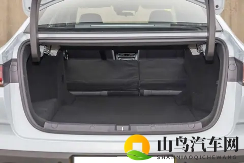 国产插混车之争，银河星耀6竞对比亚迪秦L DM，选谁更合适？-1