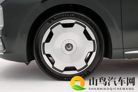 别急着买问界M7！零跑D19盲订开启，增程版也有500km纯电续航-1