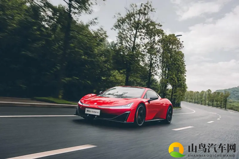 可灵活驾驭的性能猛兽！广汽昊铂SSR上演《广州飘移》大片-1