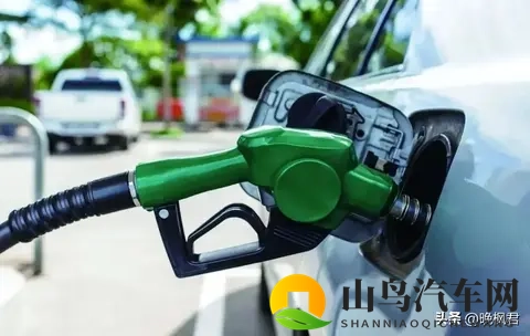 燃油车销量连涨四个月，新能源霸主地位遭挑战，旧技术还能走多久-3