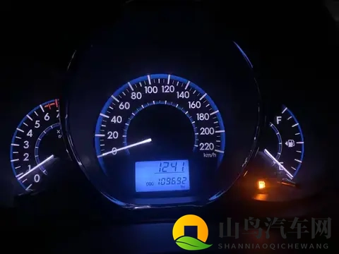 汽车还剩多少油时去加油最合适?记住这个标志,及时加油!-1