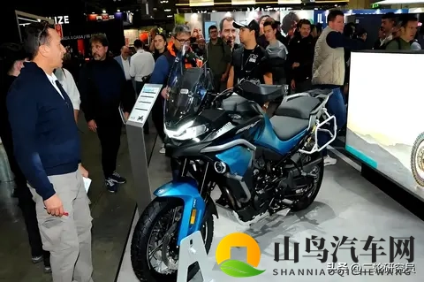 春风800MT ES只升级电子减震，凭啥成摩友热议焦点？-3