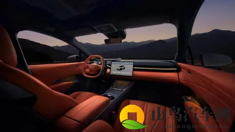 内饰升级 动力续航提升 新款极氪X迎上市-1