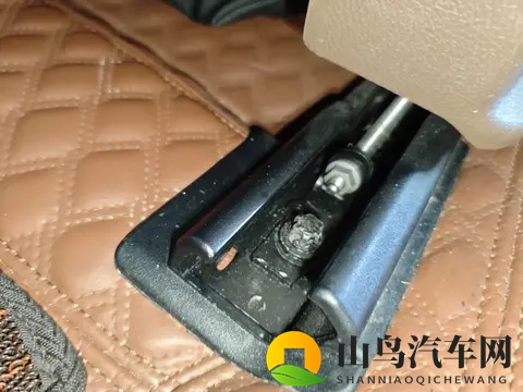 205万拿下20款奔驰E300L，一手豪华行政座驾，商务家用皆宜-3