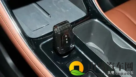 吉利帝豪焕新而至，尺寸智能双升级？-1