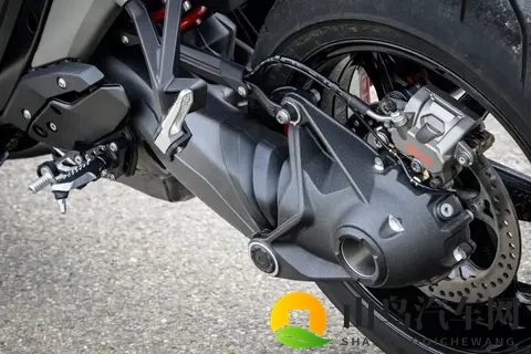 这台宝马街车，能边骑边“换弹簧”？R1300R新技术实测报告-1