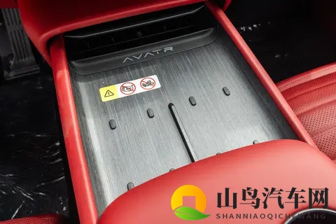 阿维塔06 2025款Ultra增程版：豪华、智能与实用兼备，适合年轻人-2