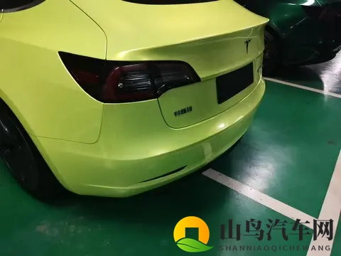 打扑克两人剧烈运动：汽车竞技：驾驶技巧与心理素质的较量-2