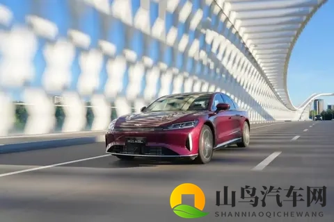 六座车跟五座车一个价！T11起售价18万，奇瑞风云太想当混动大哥-3